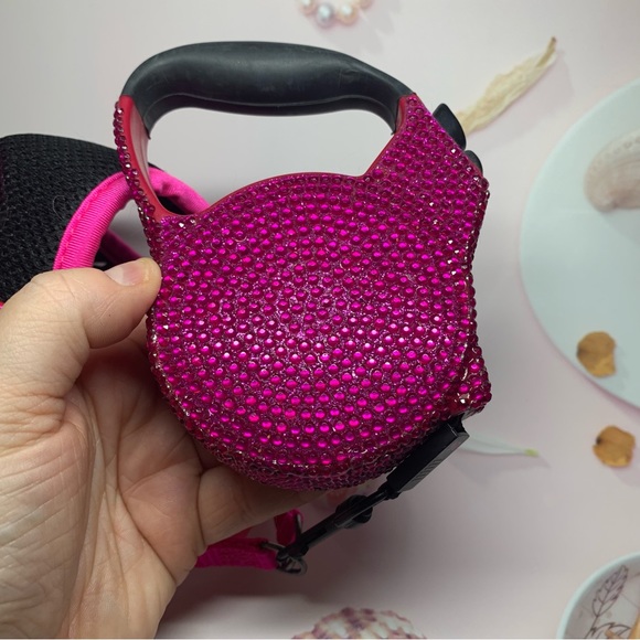 XS PINK HARNESS AND BED-DAZZLED RETRACTABLE LEASHE - Picture 4 of 5